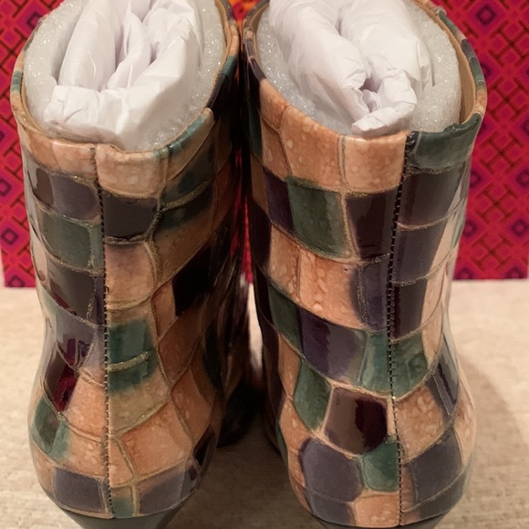 TORY BURCH LILA HAND PAINTED EMBOSSED PATENT LEATHER BOOTS MADE IN ITALY 🇮🇹 - Picture 11 of 16